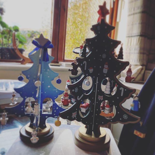 Time to pack the trees away. If I had me way I’d be leaving them up till next Xmas and save me the hassle of putting them back up then!